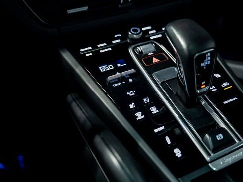 Used 2022 Porsche Cayenne S Platinum AWD/4WD image 51