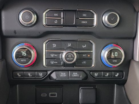 Certified 2024 GMC Yukon SLT w/ SLT Luxury Package image 21