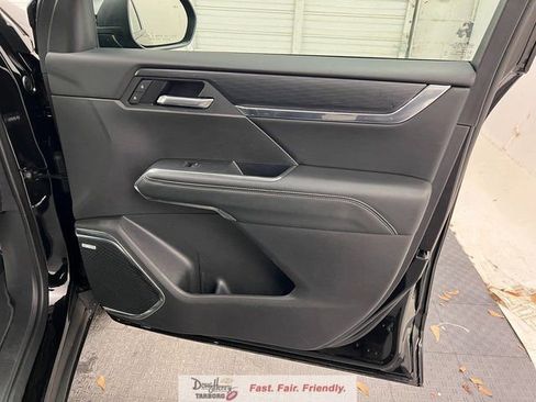 Used 2025 GMC Acadia Elevation FWD image 44