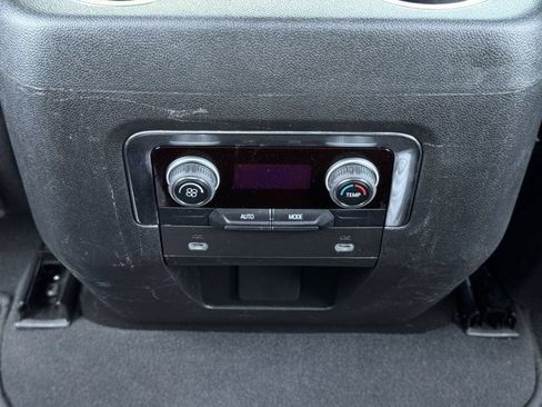 Used 2024 Chevrolet Suburban LT AWD/4WD image 31