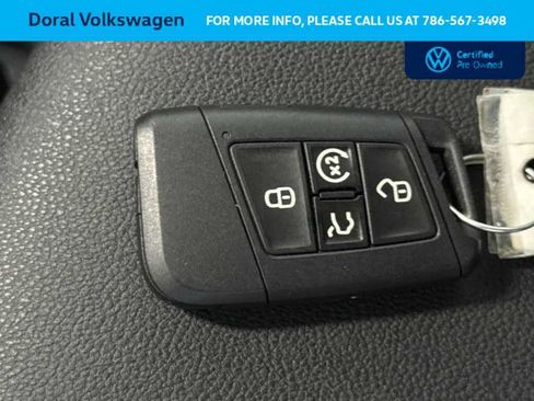 Used 2025 Volkswagen Taos SE image 28
