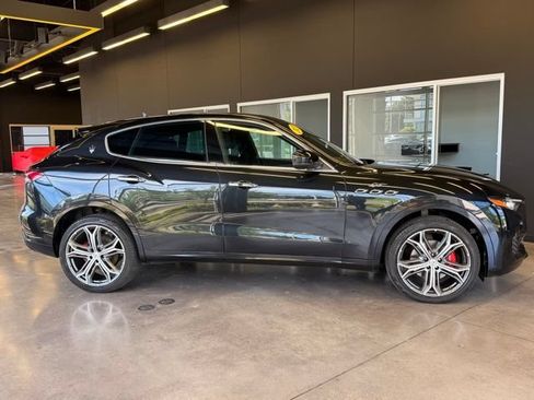 Used 2023 Maserati Levante GT AWD/4WD image 6