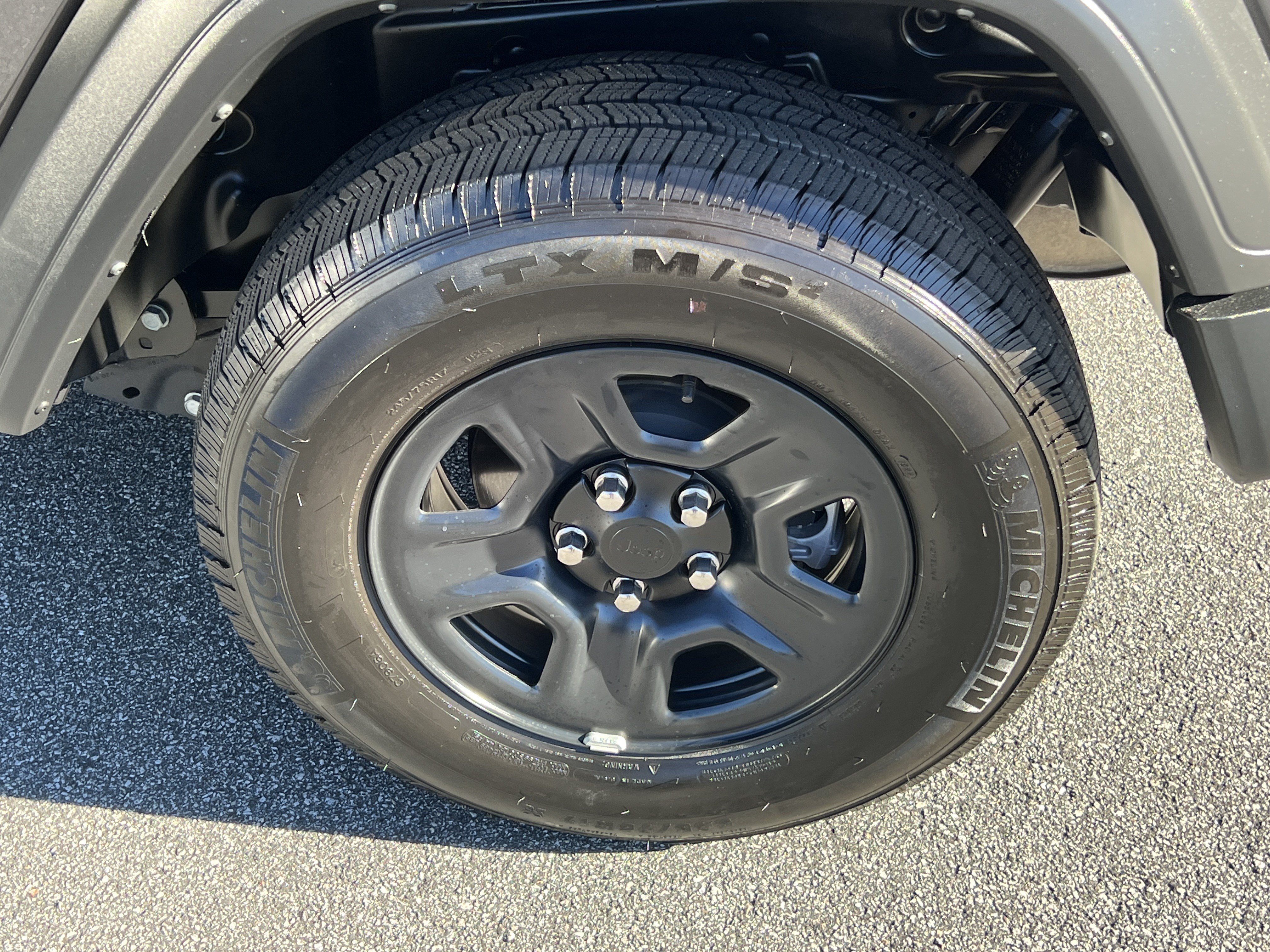 Used 2022 Jeep Wrangler Sport AWD/4WD image 21