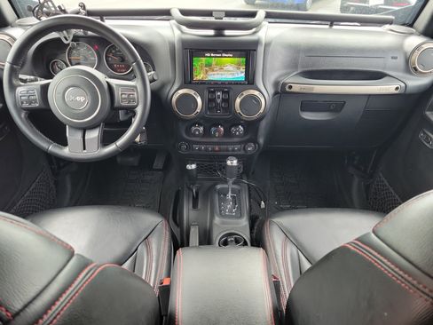 Used 2016 Jeep Wrangler Unlimited Sahara image 10