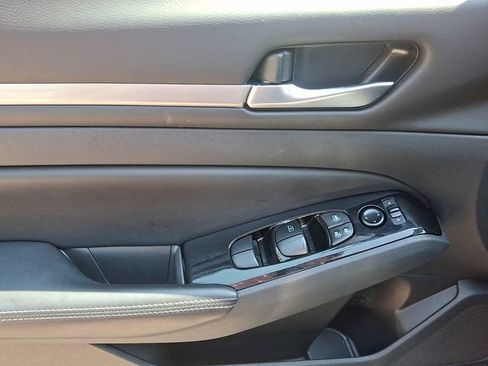 Used 2023 Nissan Altima 2.5 SV FWD image 14