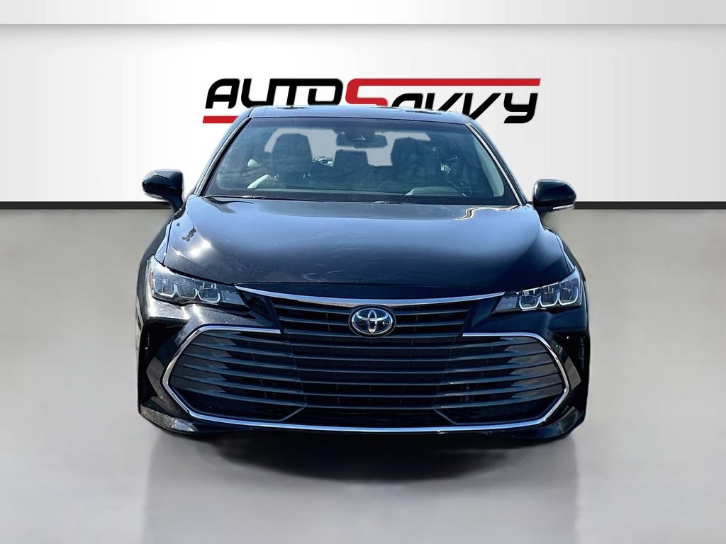 Used 2020 Toyota Avalon XLE w/ Moonroof Package FWD image 2