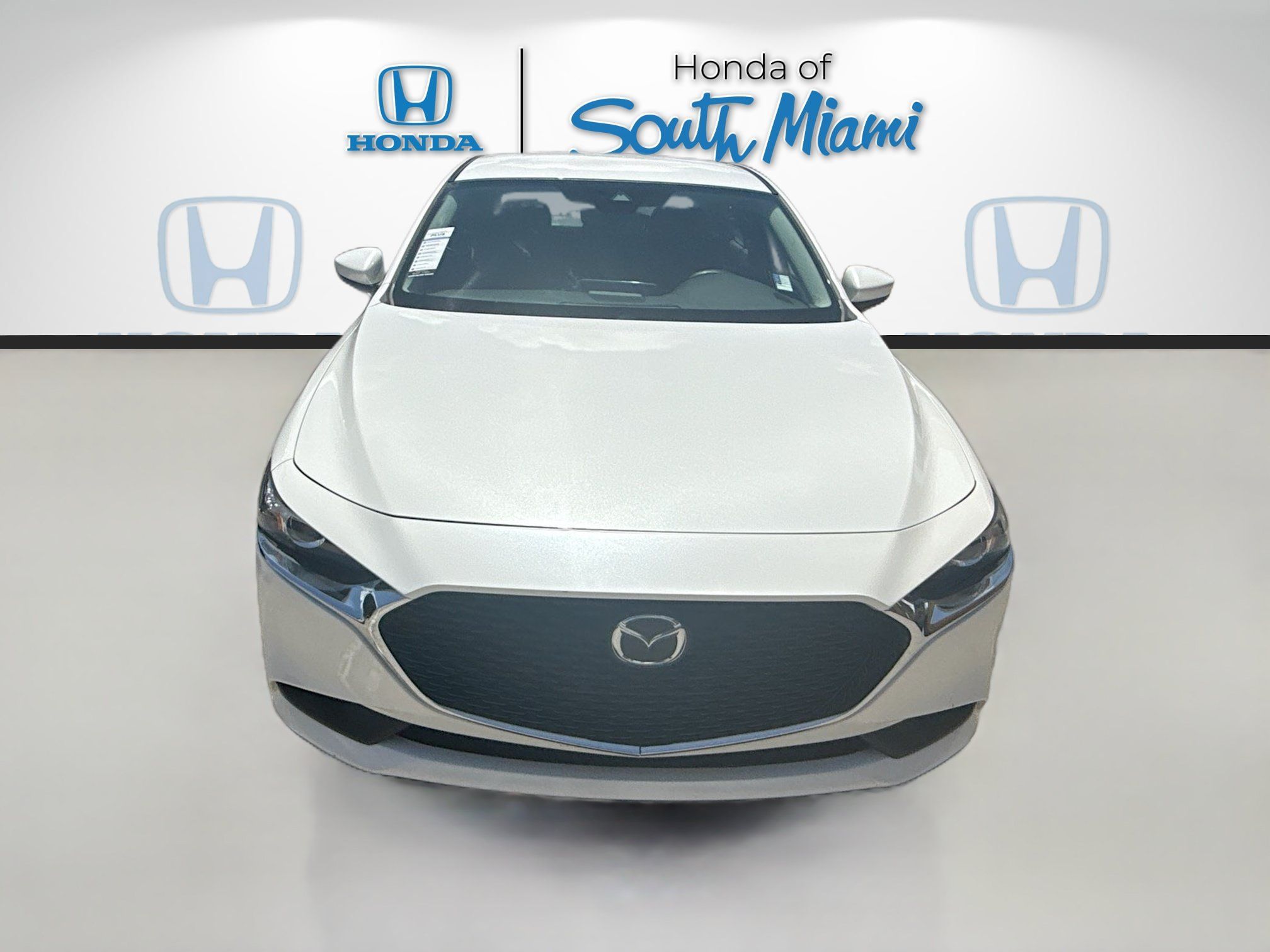 Used 2020 MAZDA MAZDA3 Sedan FWD image 2