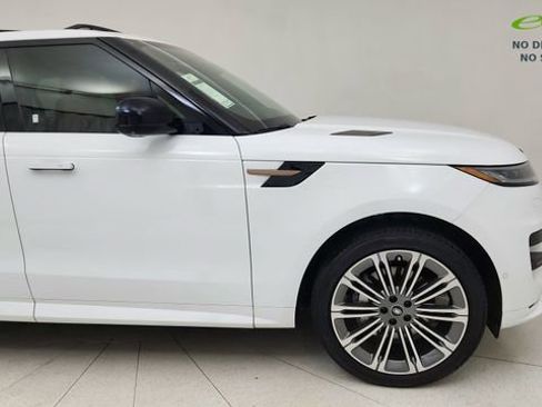Used 2025 Land Rover Range Rover Sport Dynamic SE AWD/4WD image 7