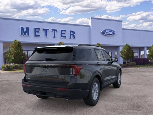 New 2026 Ford Explorer Active RWD image 8