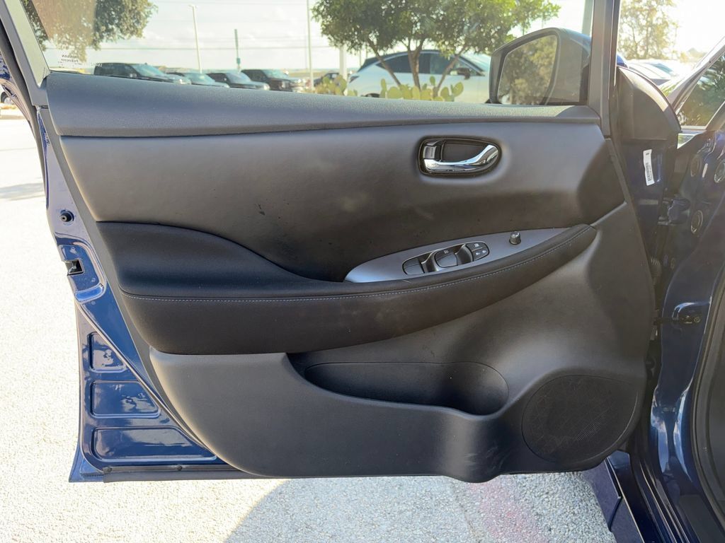 Used 2025 Nissan Leaf S FWD image 19