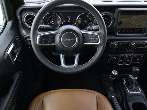 Used 2023 Jeep Wrangler Unlimited Sahara AWD/4WD image 9