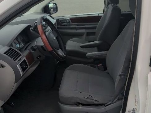 Used 2009 Chrysler Town & Country Touring FWD image 24