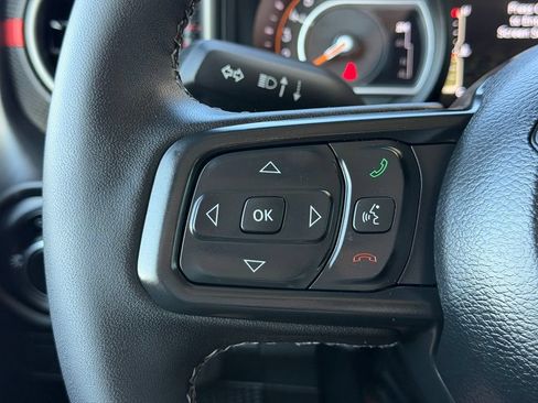 Used 2025 Jeep Wrangler Unlimited Rubicon w/ Convenience Group AWD/4WD image 19