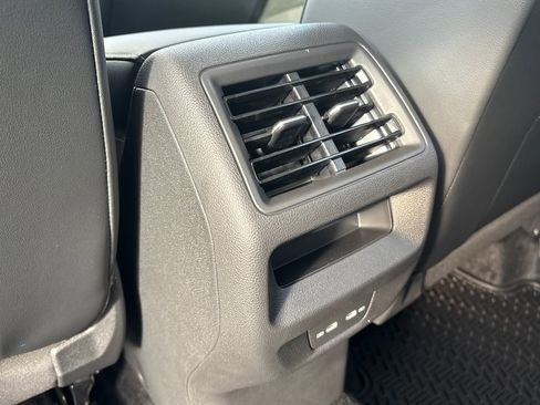 New 2026 Volkswagen Tiguan SE image 12