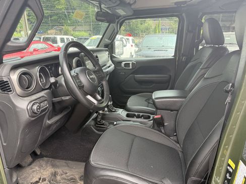 Used 2021 Jeep Gladiator Sport AWD/4WD image 3