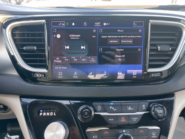 Used 2021 Chrysler Pacifica Touring-L FWD image 13