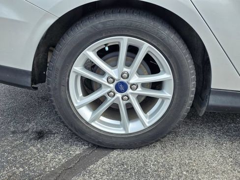 Used 2015 Ford Focus SE FWD image 14
