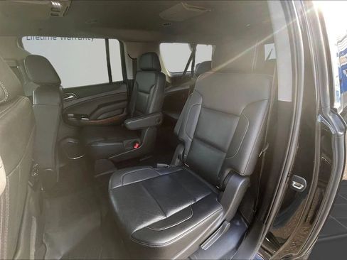 Used 2019 Chevrolet Suburban Premier AWD/4WD image 28
