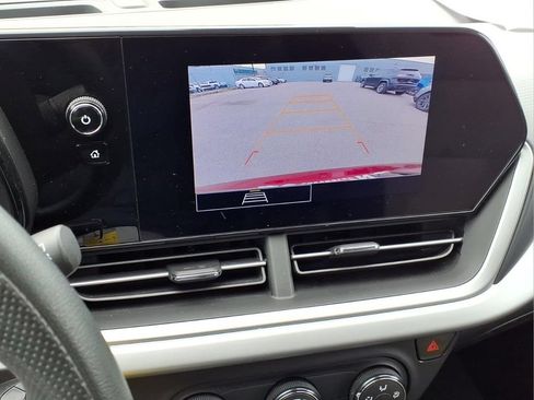 Used 2024 Chevrolet Trax LS w/ LS Convenience Package FWD image 8