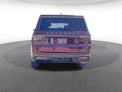 Used 2024 Jeep Wagoneer L Series II image 4