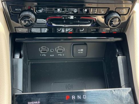 New 2025 Jeep Grand Cherokee Limited w/ Luxury Tech Group II AWD/4WD image 14