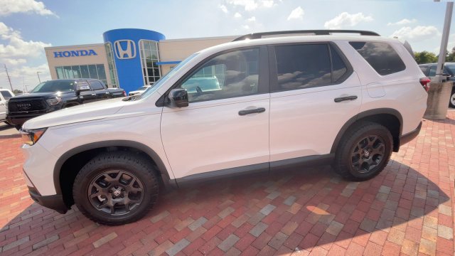 Certified 2024 Honda Pilot TrailSport image 6