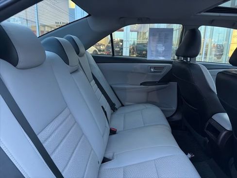 Used 2017 Toyota Camry SE w/ Moonroof Package image 24