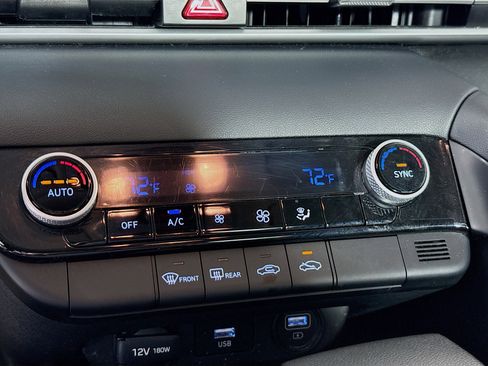 Used 2023 Hyundai Elantra SEL image 17