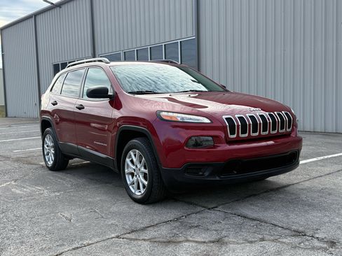 Used 2017 Jeep Cherokee Sport image 3