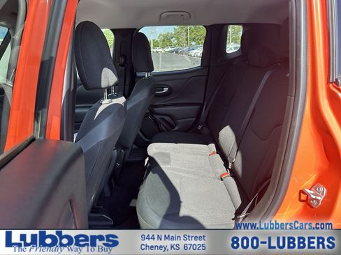 Used 2018 Jeep Renegade Altitude FWD image 19