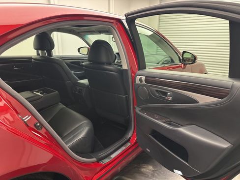 Used 2017 Lexus LS 460 AWD w/ Comfort Package image 6