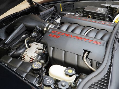 Used 2008 Chevrolet Corvette Coupe w/ Z51 Performance Package RWD image 32