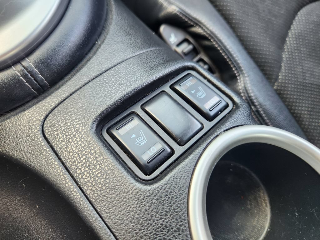 Used 2016 Nissan 370Z Touring RWD image 22