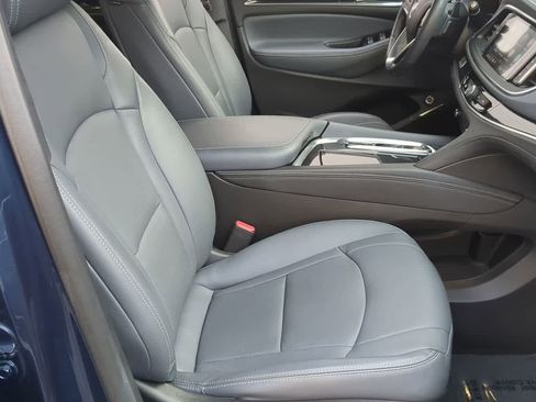 Used 2023 Buick Enclave Essence image 22