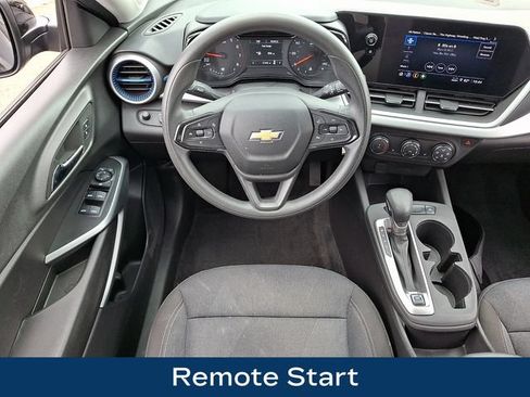 Used 2024 Chevrolet Trax LS w/ LS Convenience Package FWD image 3
