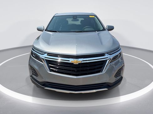 Used 2024 Chevrolet Equinox LT FWD image 2