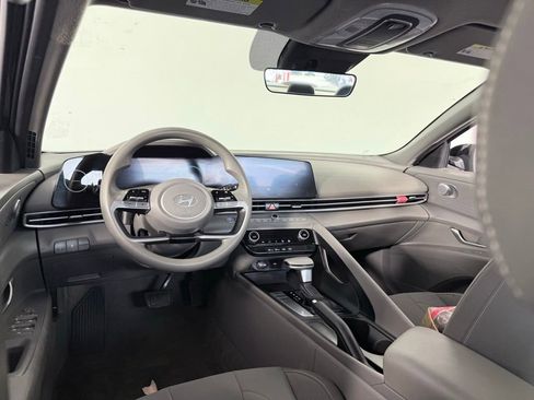Used 2024 Hyundai Elantra SEL image 19