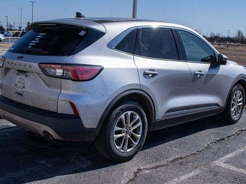 Used 2020 Ford Escape SE image 4