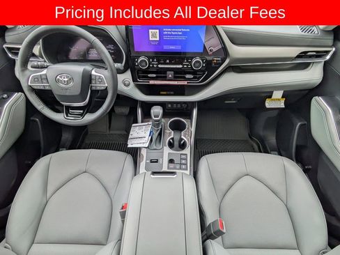 New 2026 Toyota Highlander Limited AWD/4WD image 17