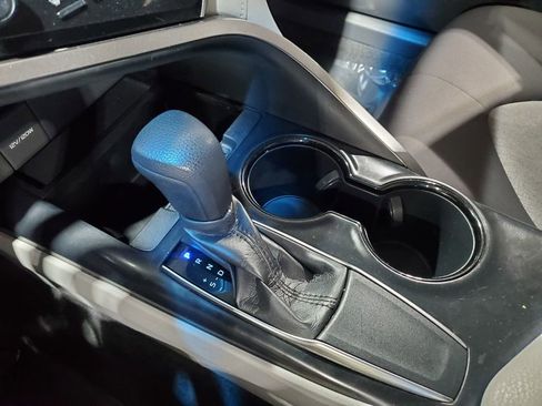 Used 2018 Toyota Camry LE image 31