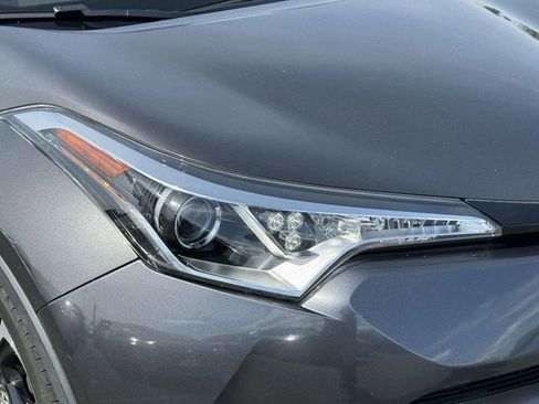 Used 2019 Toyota C-HR Limited FWD image 12