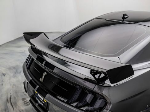 Used 2021 Ford Mustang Shelby GT500 w/ Carbon Fiber Track Pack RWD image 19