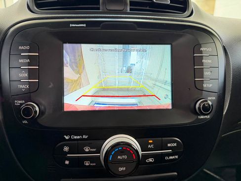 Used 2019 Kia Soul + FWD image 37