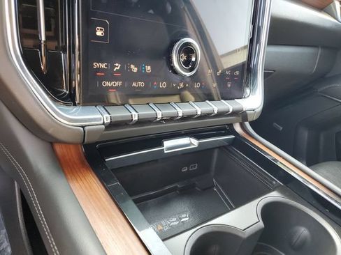 Used 2025 GMC Yukon XL Denali AWD/4WD image 22