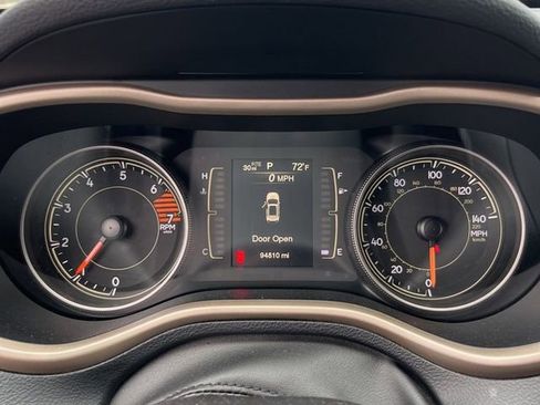 Used 2017 Jeep Cherokee Latitude w/ Cold Weather Group image 4