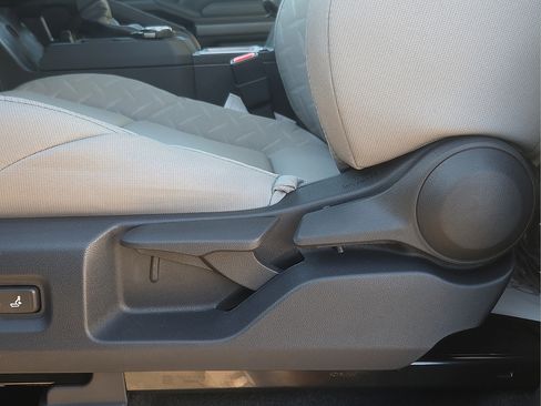 Certified 2026 Toyota Tacoma SR5 AWD/4WD image 18