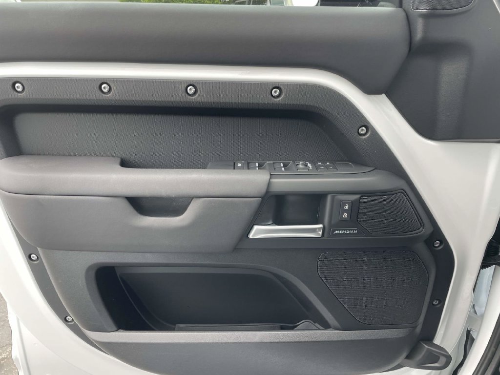 New 2026 Land Rover Defender 110 S AWD/4WD image 31