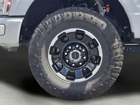 Used 2026 Ford F250 Platinum w/ Platinum Plus Package AWD/4WD image 11