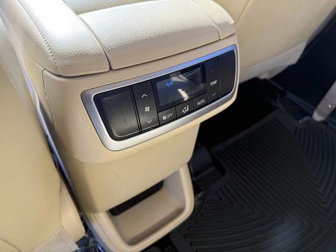 Used 2018 Toyota Highlander Plus image 22