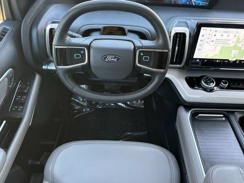Used 2025 Ford Expedition Max Active AWD/4WD image 18
